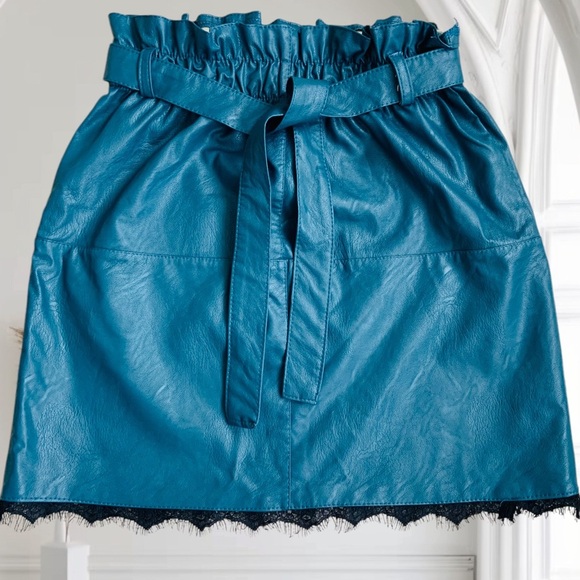 Made in Italy – Elegant Blue Faux Leather Skirt  Medium - Picture 2 of 12